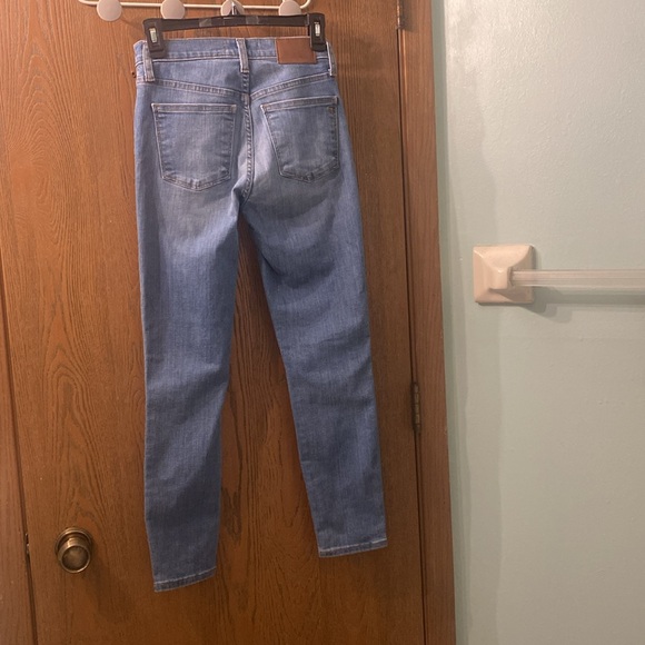Like New Madewell 9” High Riser Skinny Skinny Crop Jeans - Picture 4 of 7